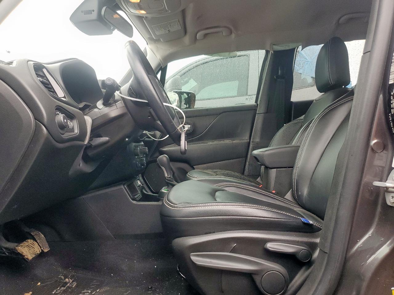 2020 Jeep Renegade - Image 7