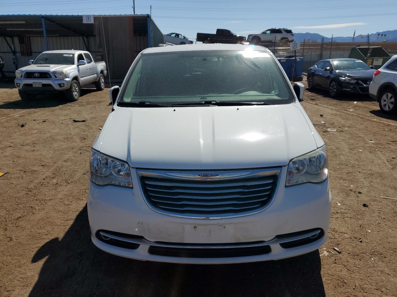 2016 Chrysler Town & Country - Image 5