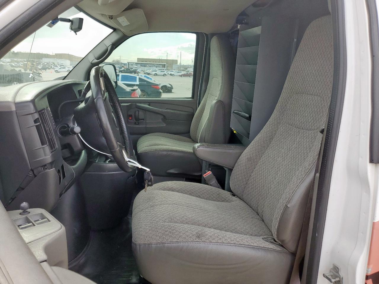 2015 Chevrolet Express - Image 7