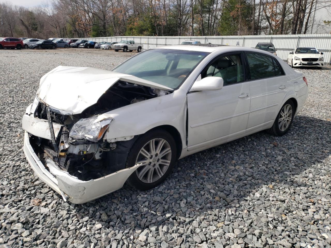 2007 Toyota Avalon - Image 1
