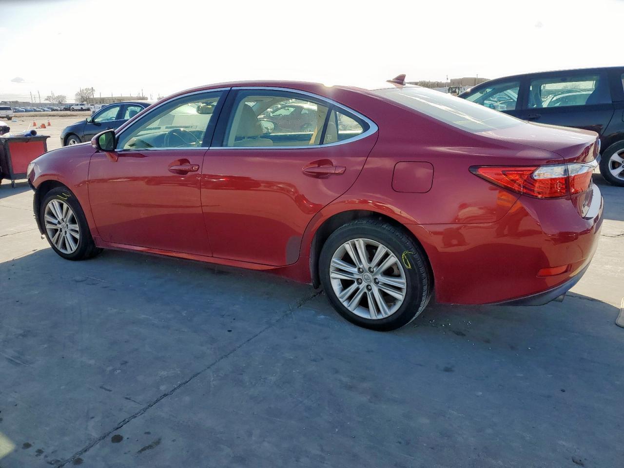 2014 Lexus ES - Image 2