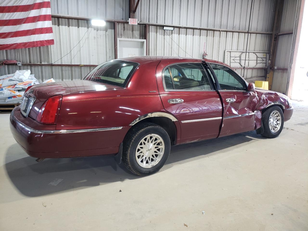 1999 Lincoln Town Car - Image 3