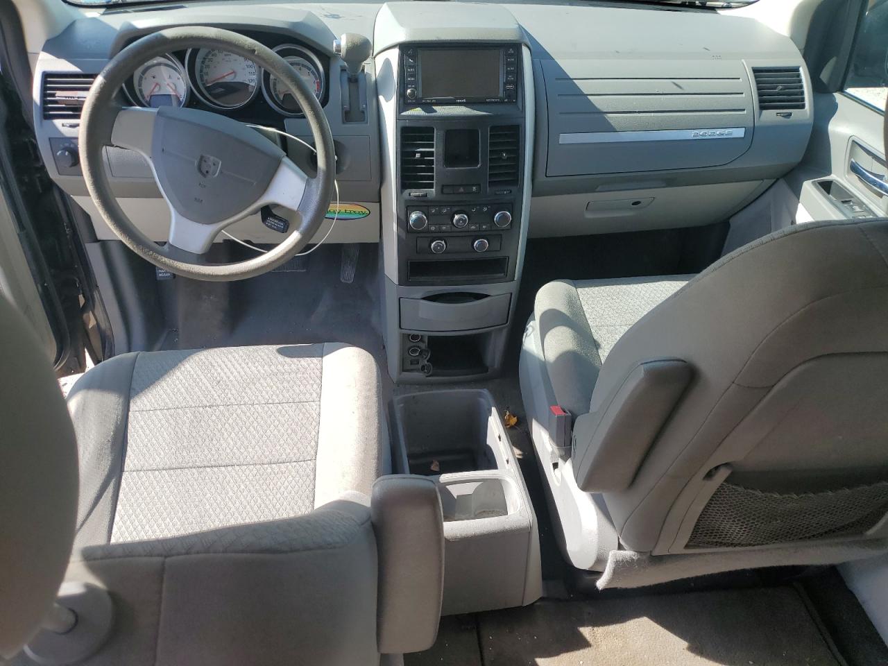 2010 Dodge Caravan - Image 8