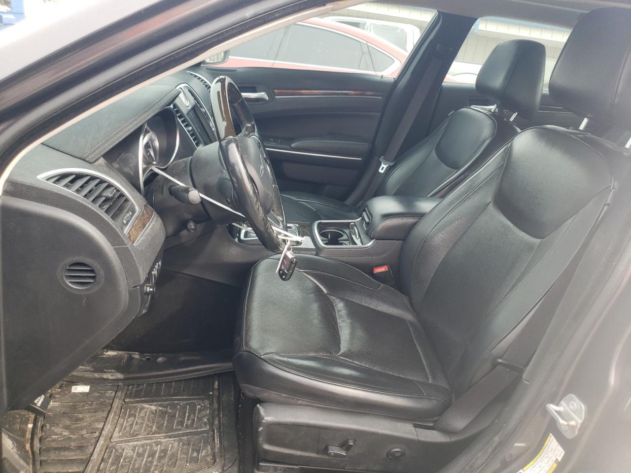 2016 Chrysler 300 - Image 7