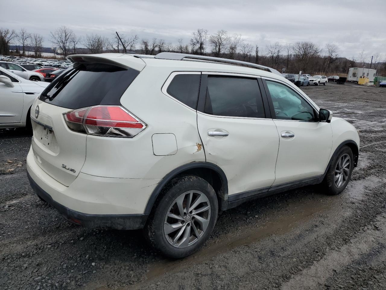 2015 Nissan Rogue - Image 3