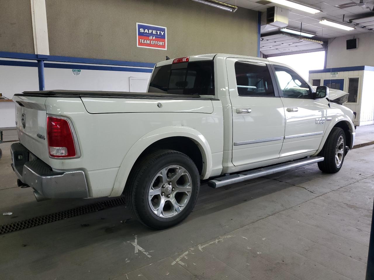 2016 RAM 1500 - Image 3