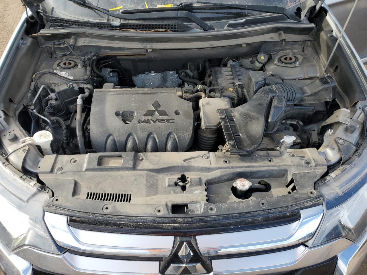 2018 Mitsubishi Outlander - Image 13