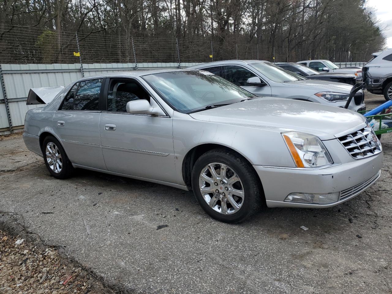 2009 Cadillac DTS - Image 4