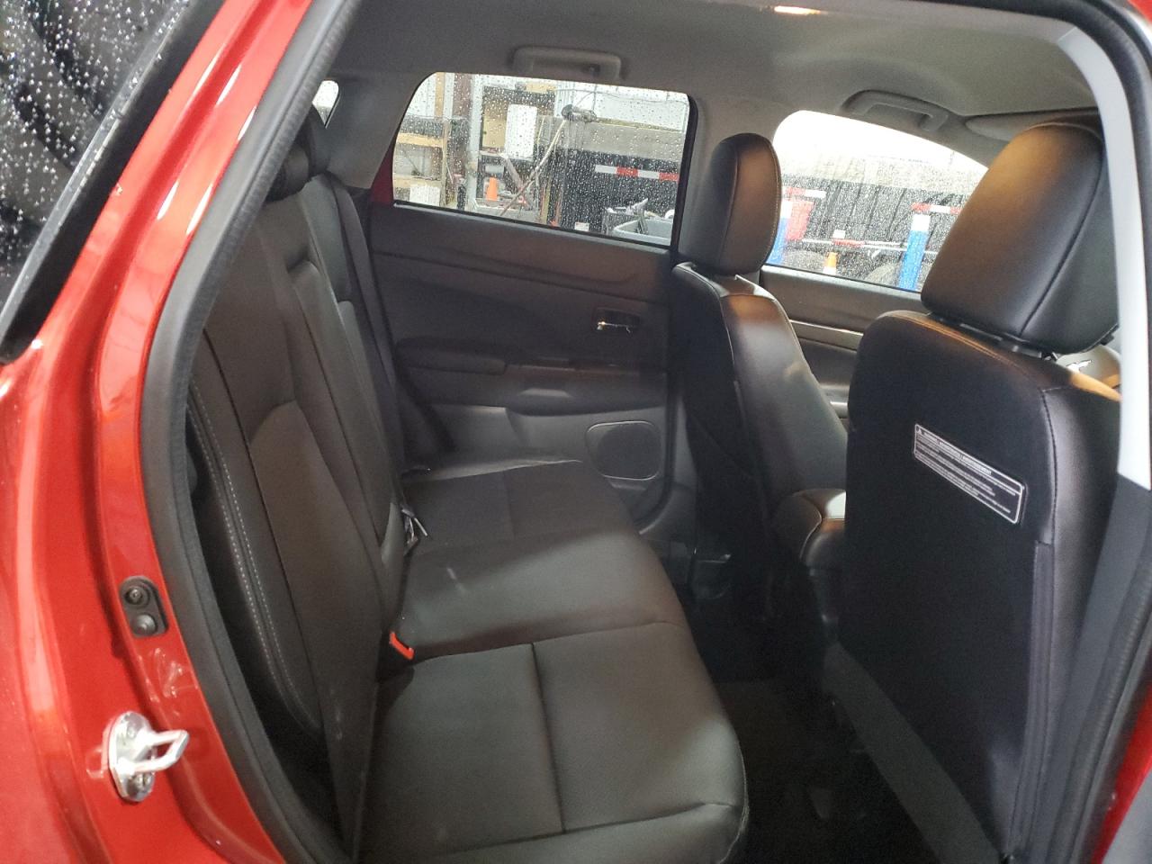 2017 Mitsubishi Outlander - Image 11