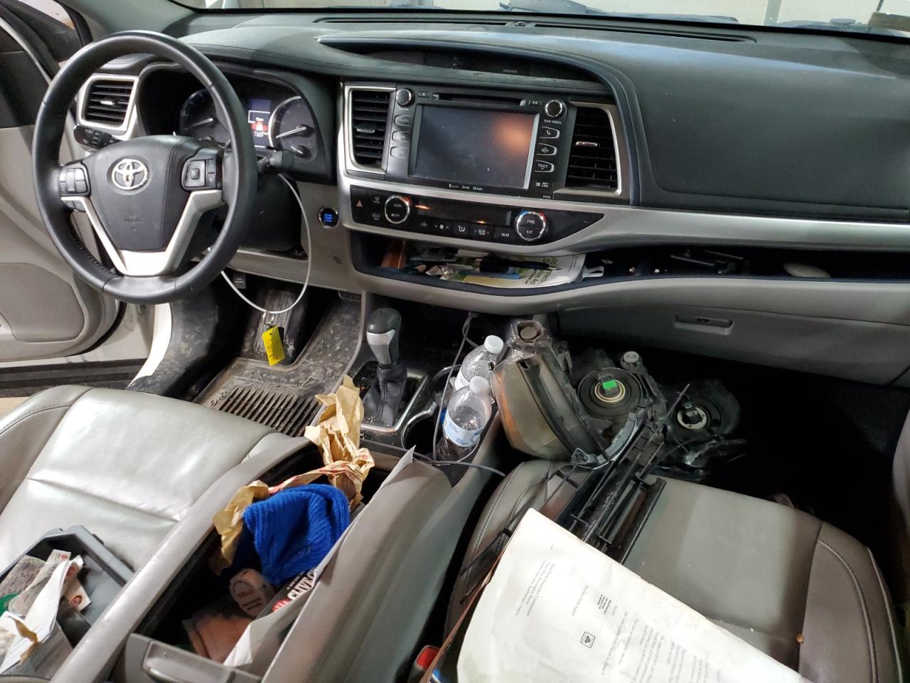2016 Toyota Highlander - Image 8