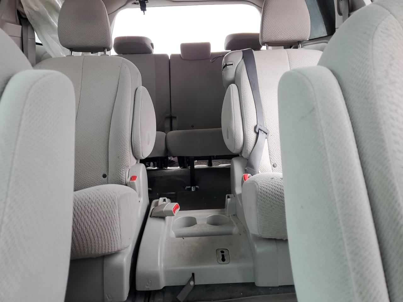 2012 Toyota Sienna - Image 10