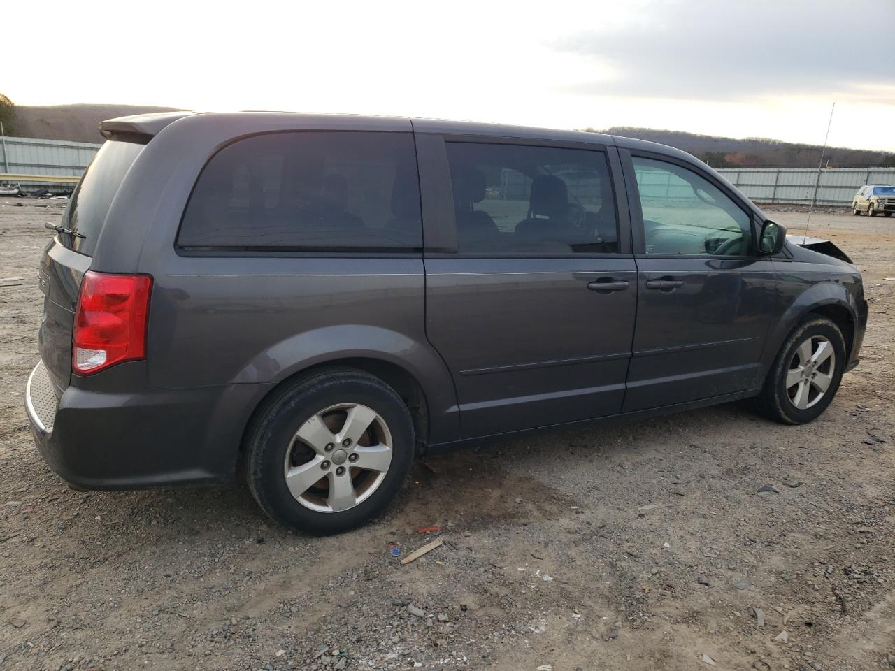 2015 Dodge Caravan - Image 3