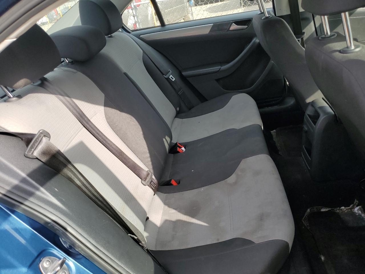 2017 Volkswagen Jetta - Image 10