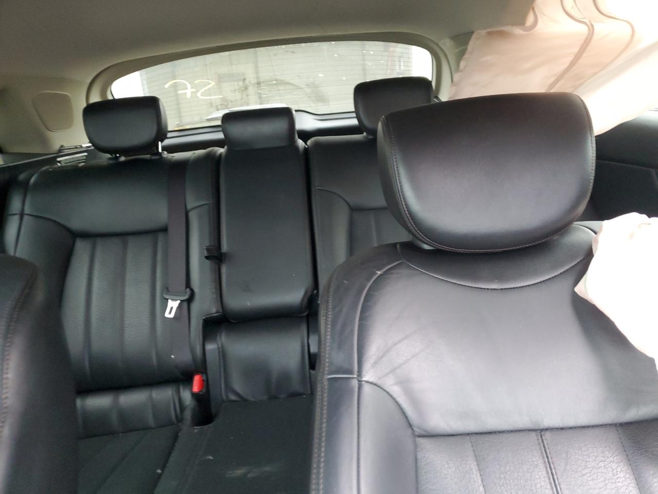 2017 Infiniti QX70 - Image 10
