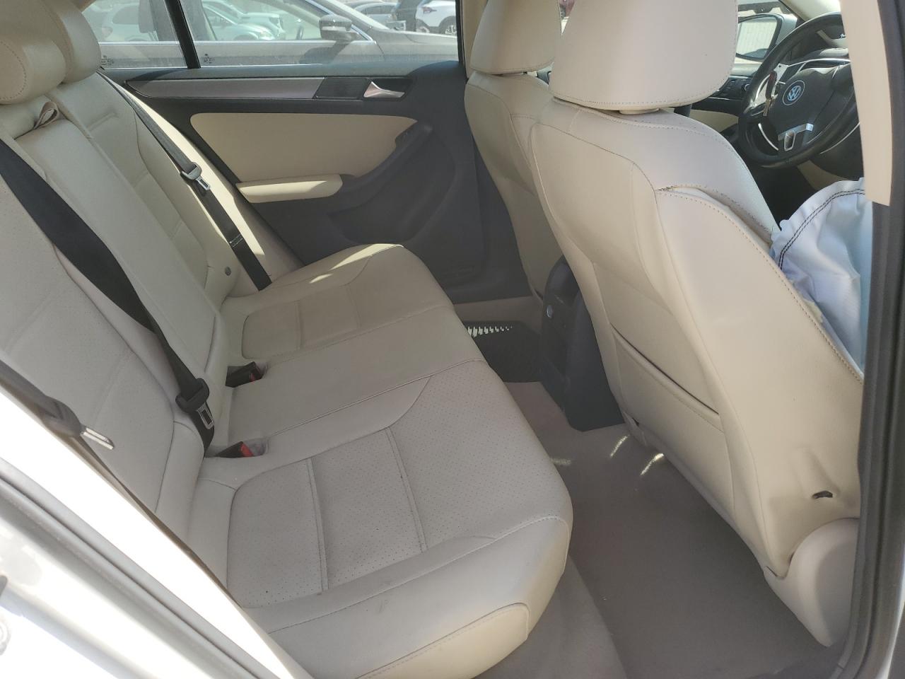 2014 Volkswagen Jetta - Image 10