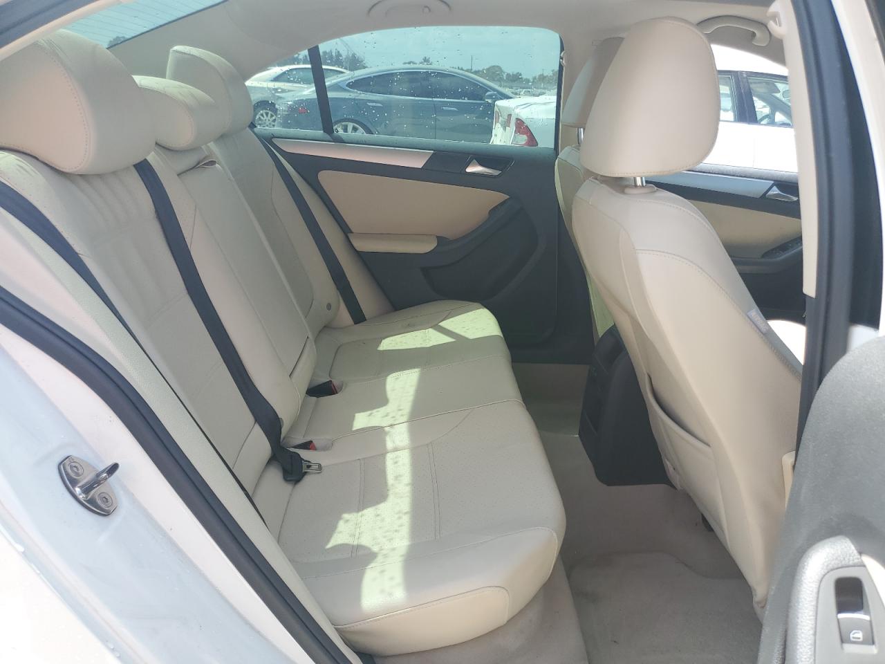 2014 Volkswagen Jetta - Image 10