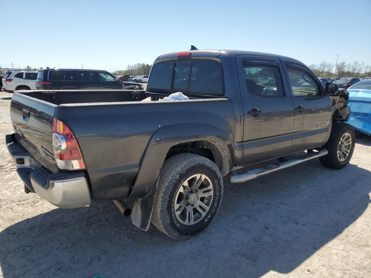 2015 Toyota Tacoma - Image 3