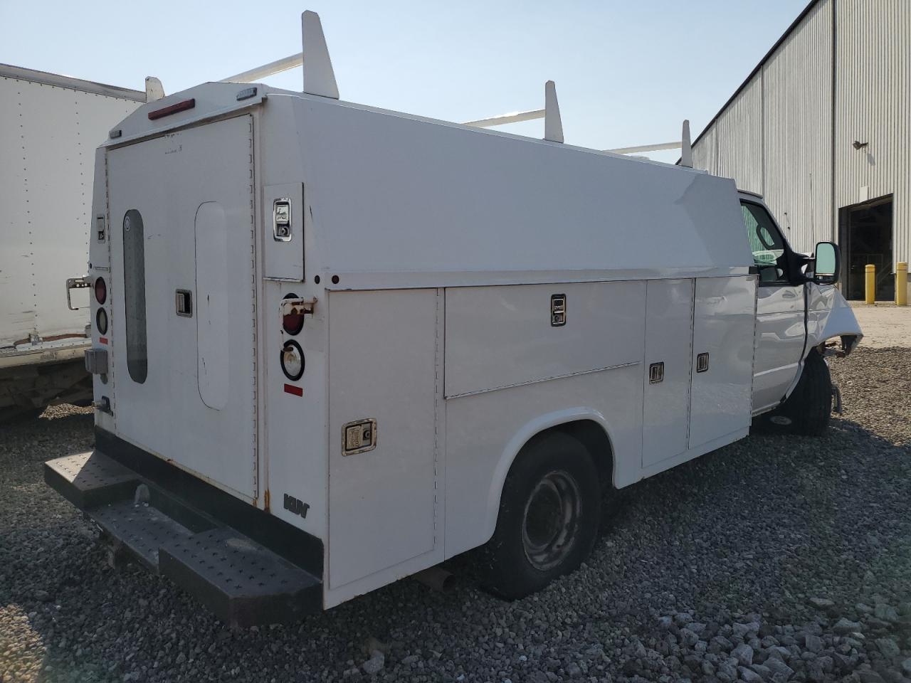2010 Ford Econoline - Image 3