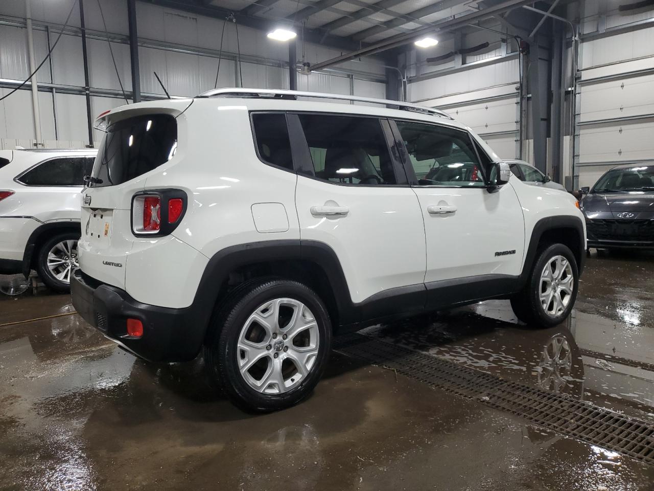 2016 Jeep Renegade - Image 3