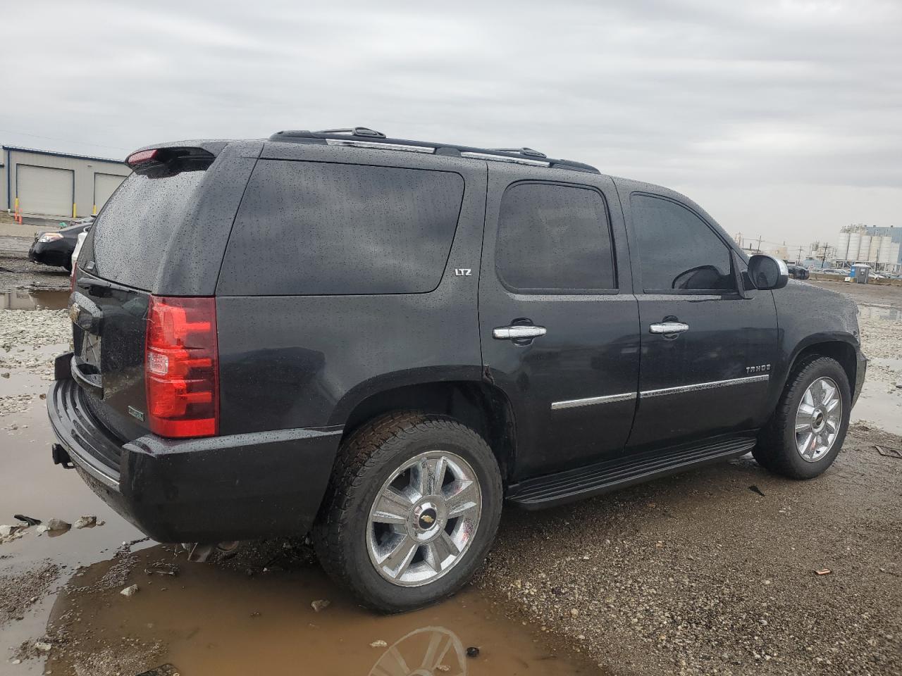 2010 Chevrolet Tahoe - Image 3
