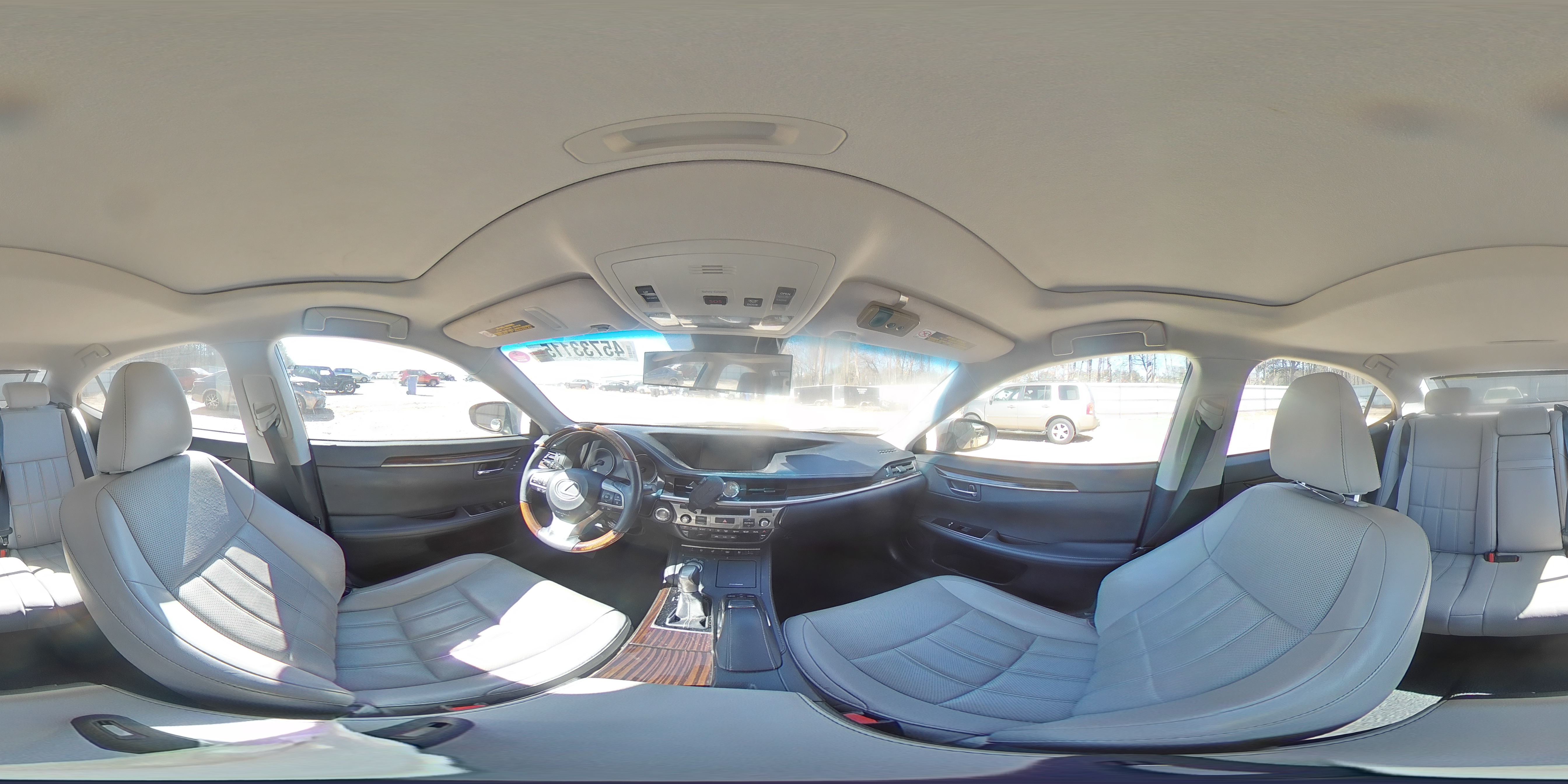 2016 Lexus ES - Image 13