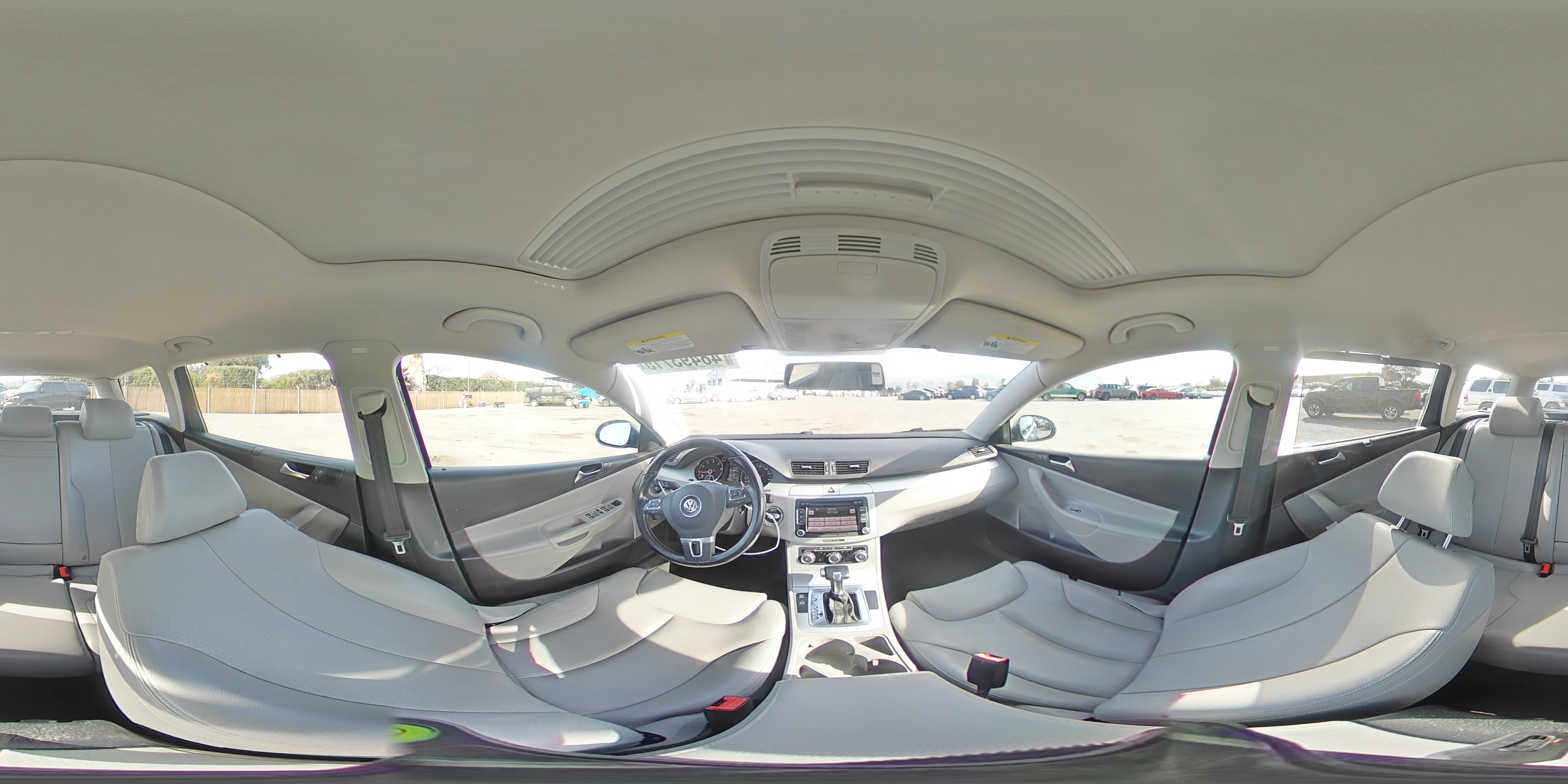 2010 Volkswagen Passat - Image 13