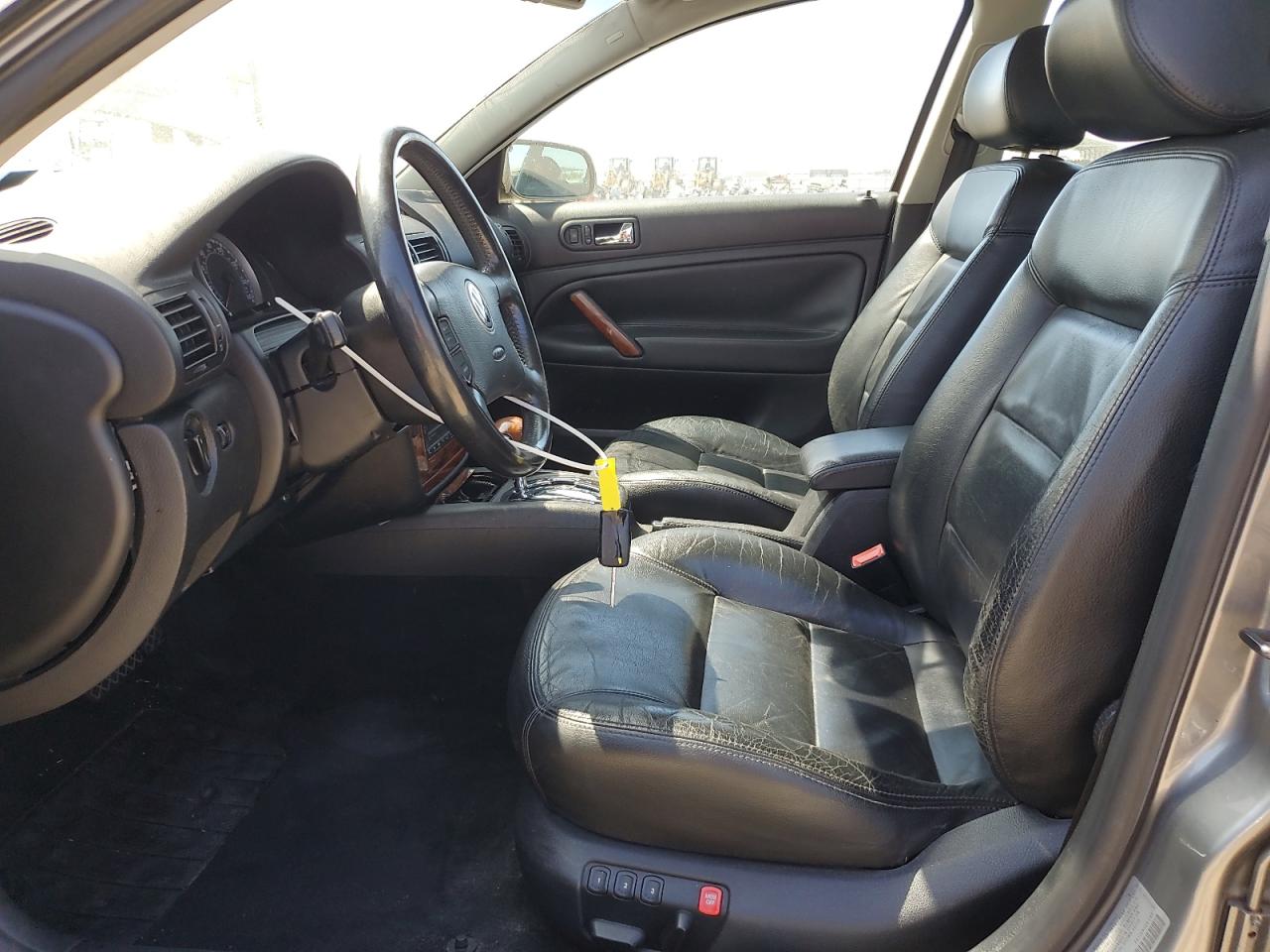 2003 Volkswagen Passat Glx 4Motion VIN: WVWYH63B83E174093 Lot: 50155945