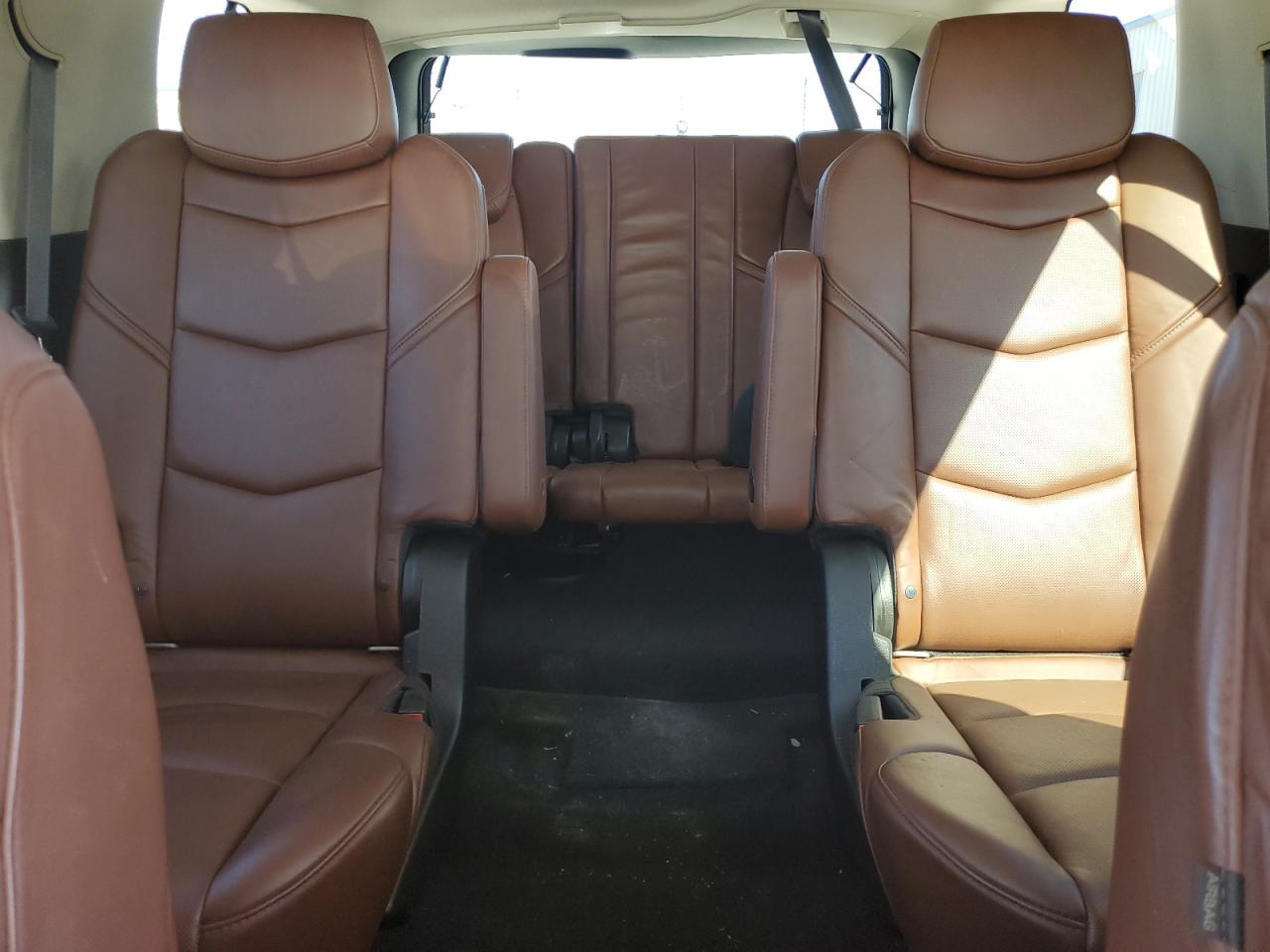 2015 Cadillac Escalade - Image 10