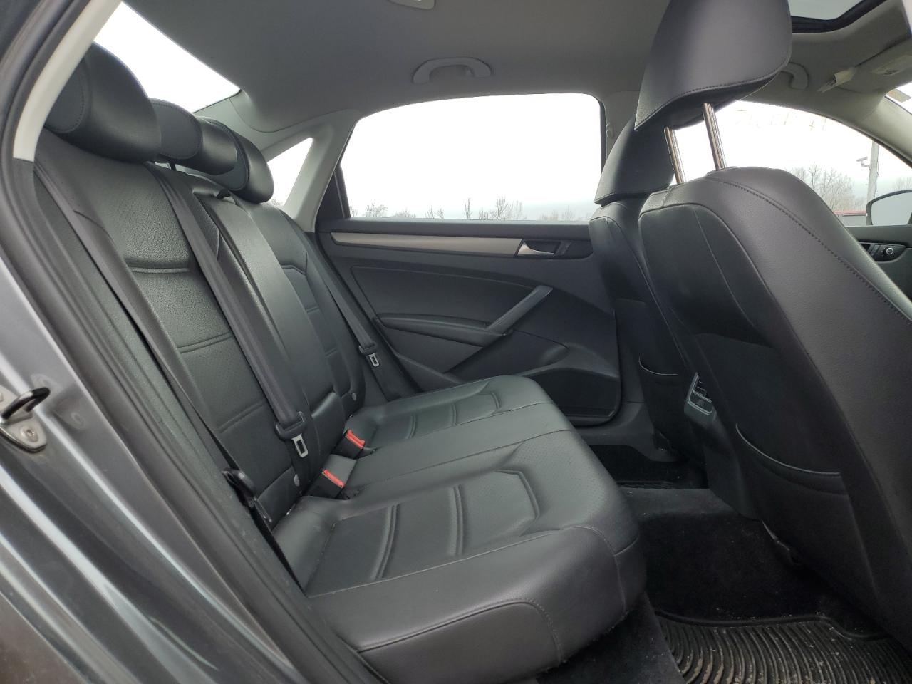 2014 Volkswagen Passat - Image 10
