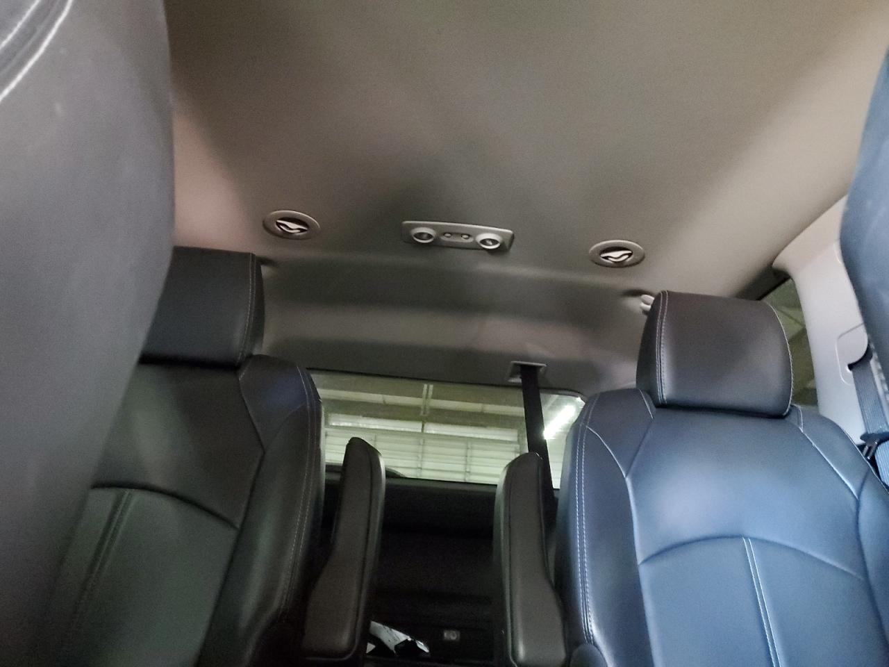 2017 GMC Acadia - Image 10