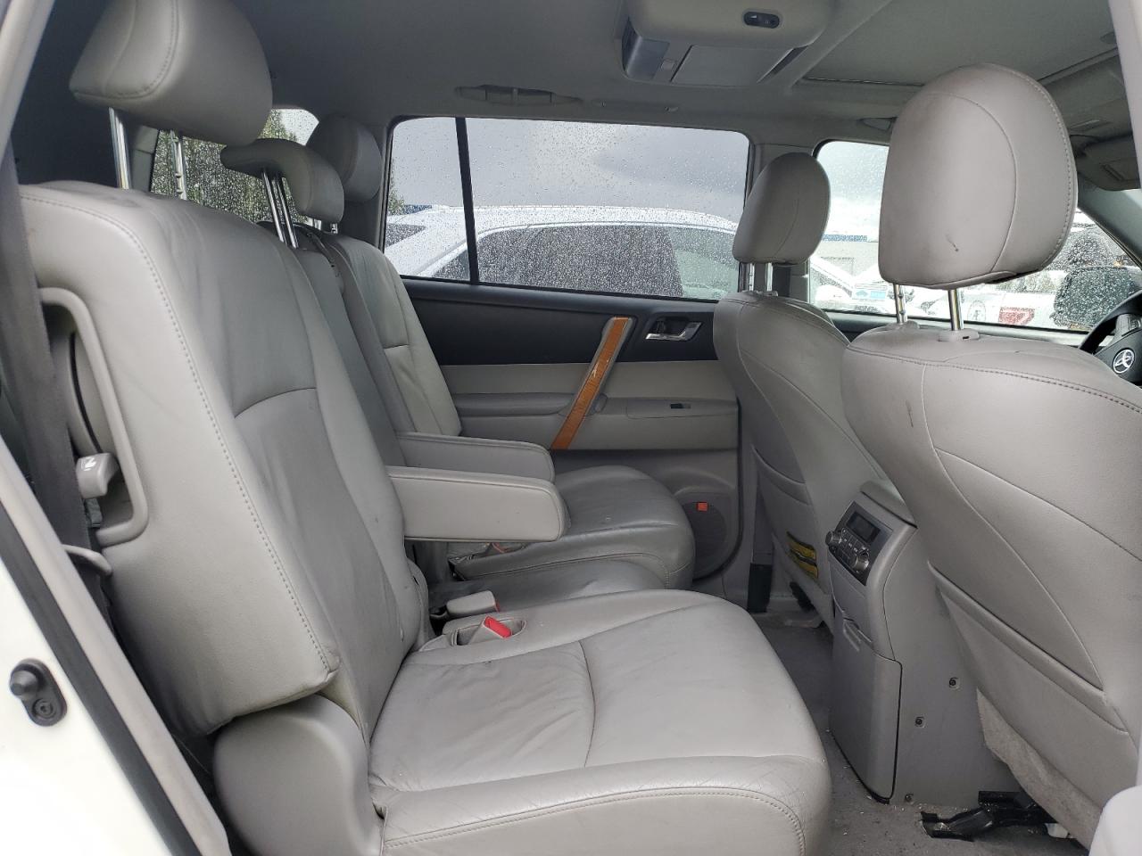 2009 Toyota Highlander - Image 11