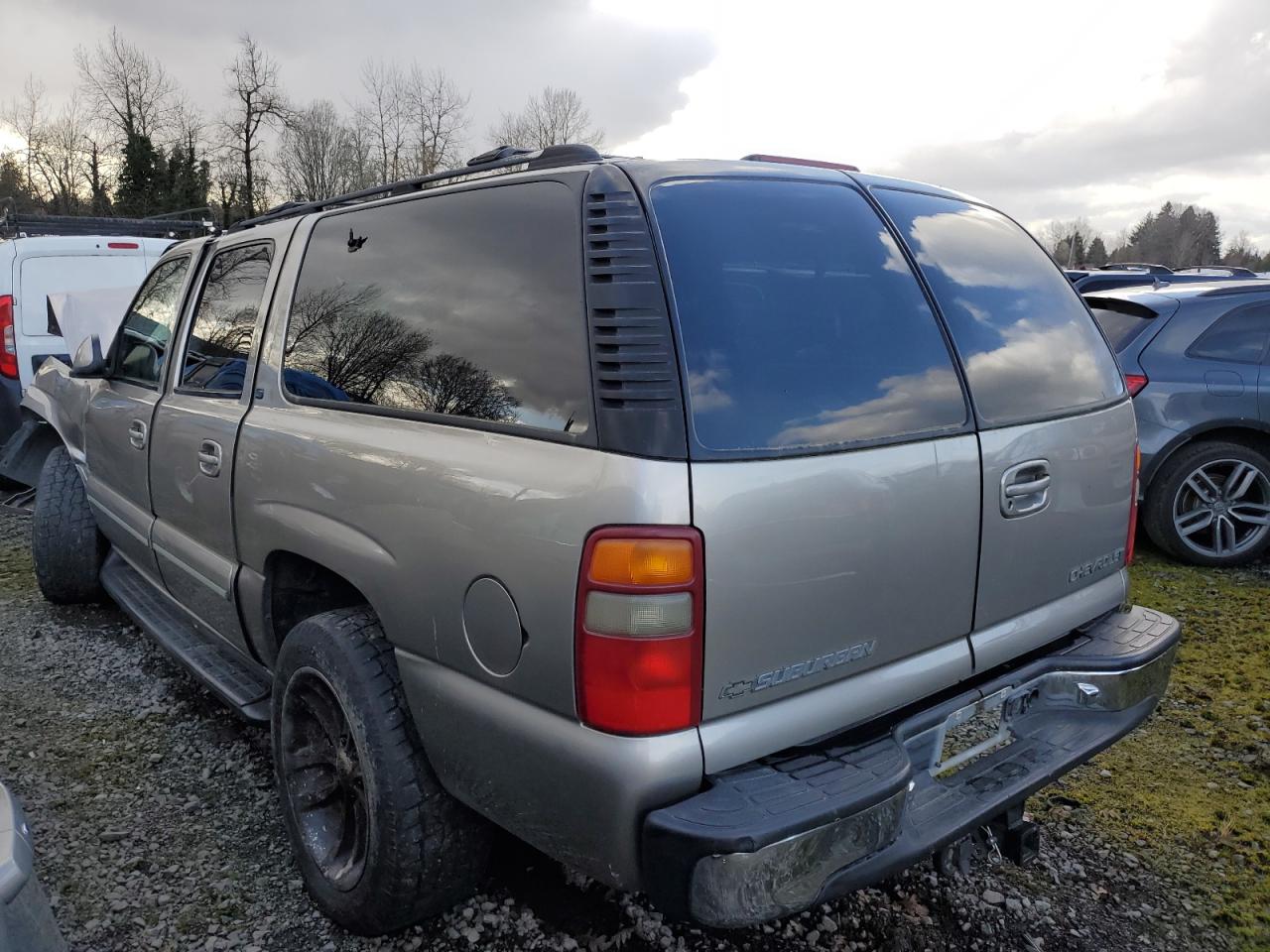 2001 Chevrolet Suburban - Image 2