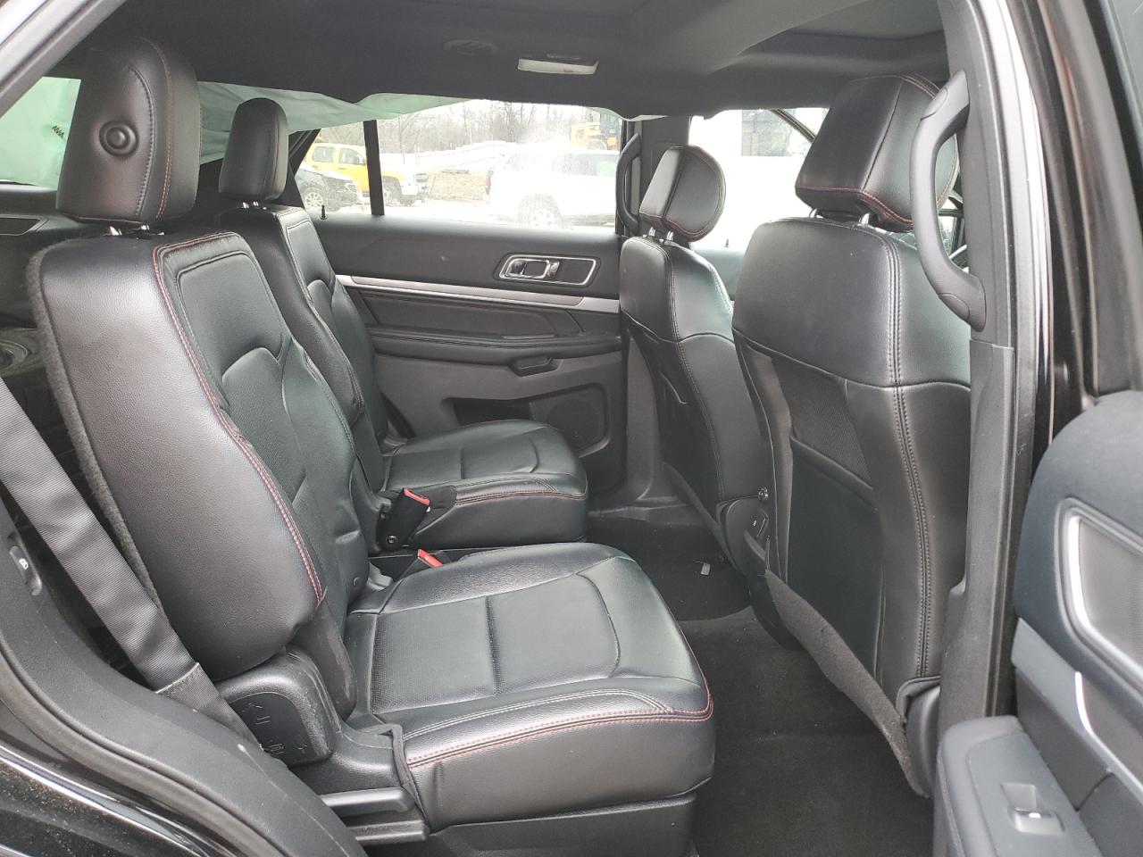 2016 Ford Explorer - Image 11