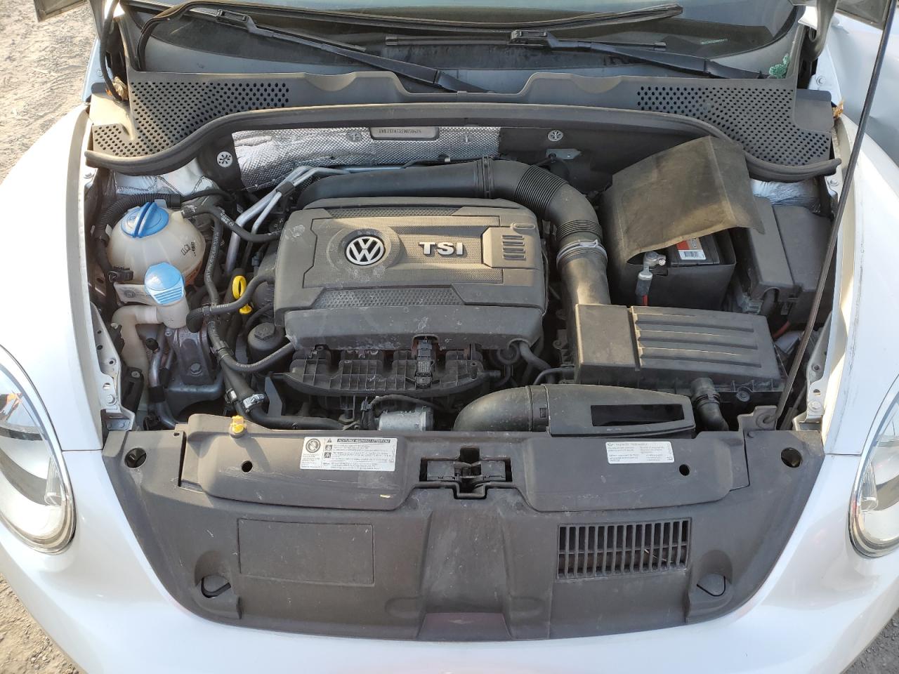 2014 Volkswagen Beetle - Image 11