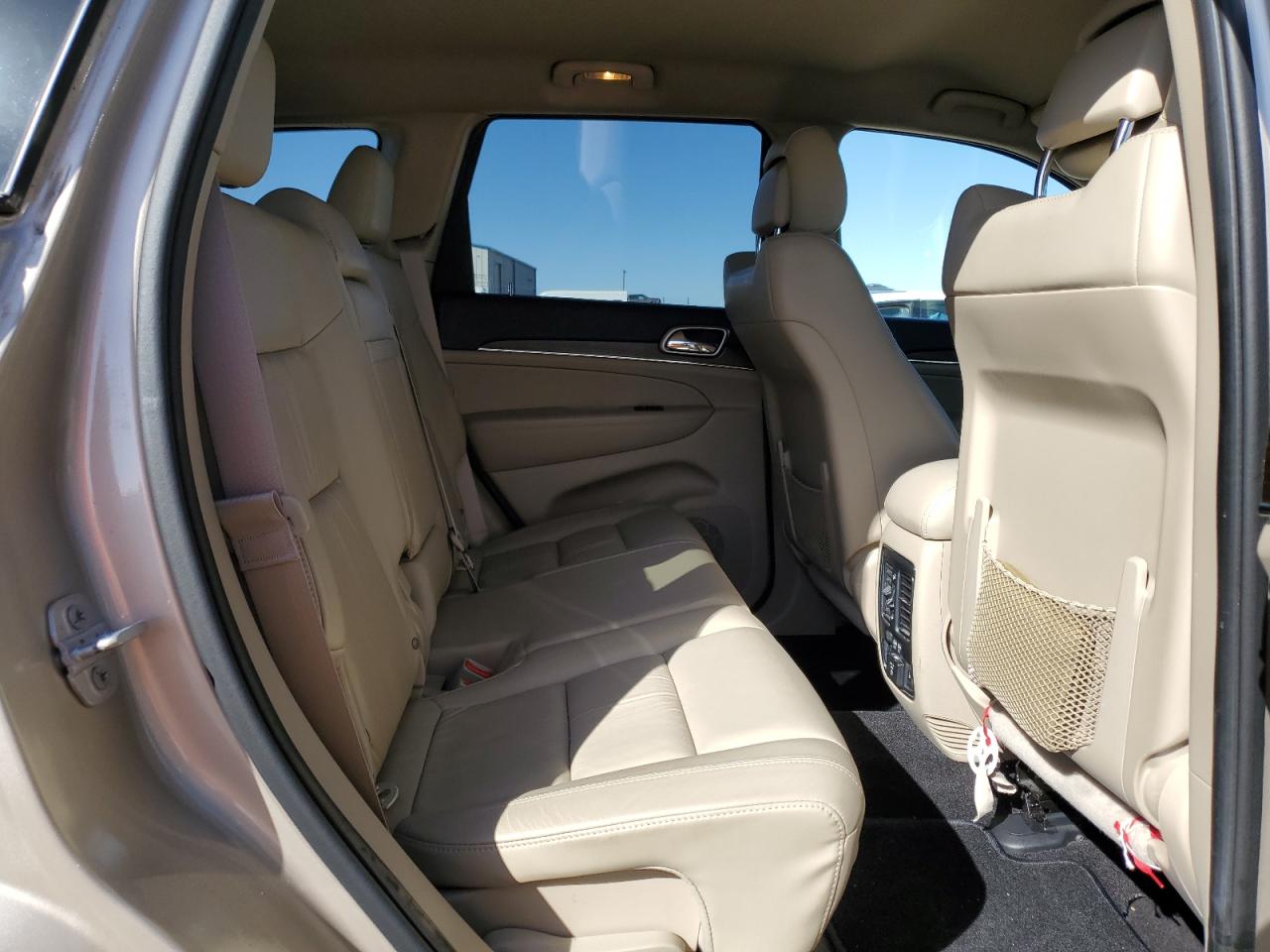 2015 Jeep Grand Cherokee - Image 10