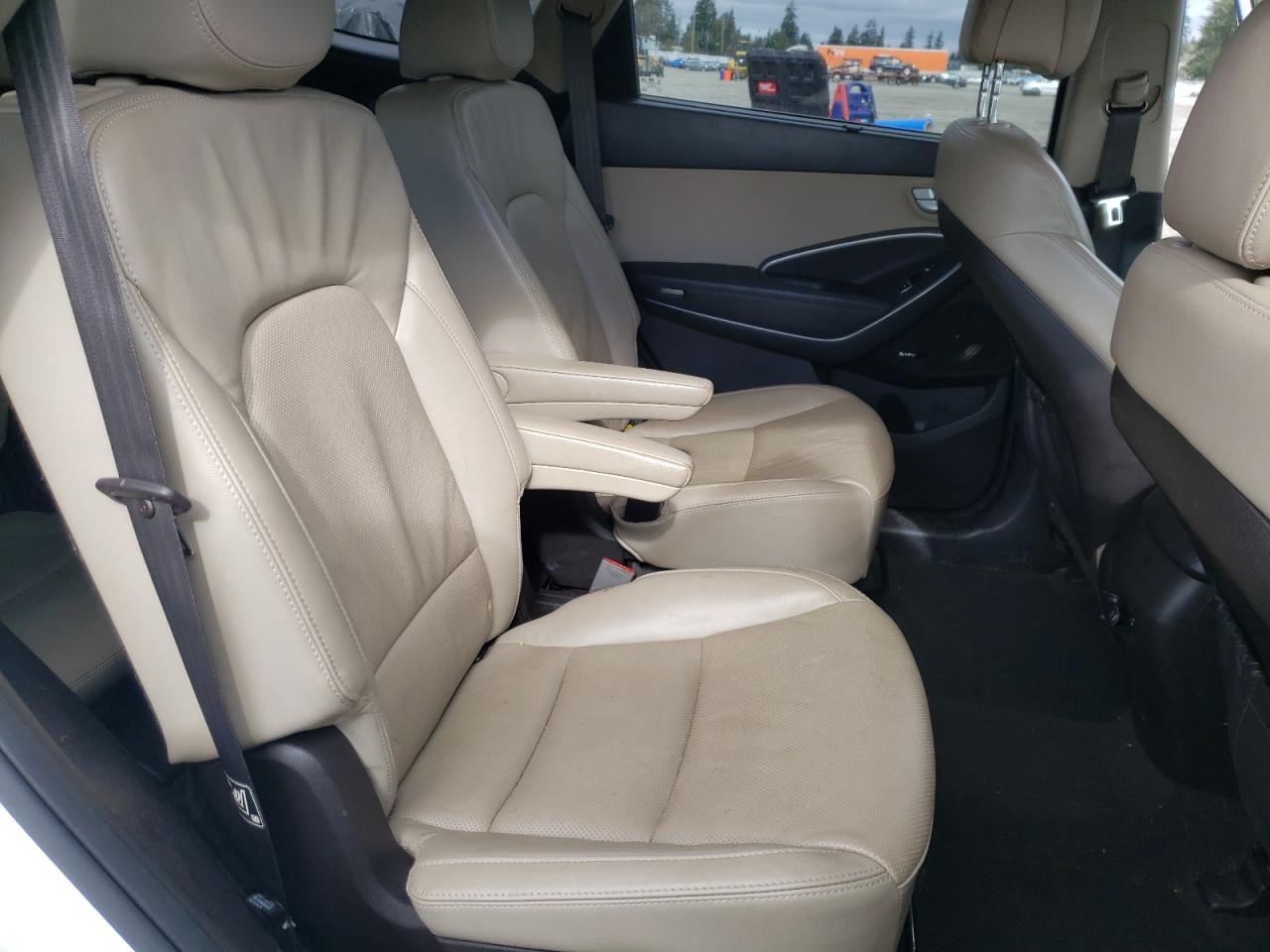 2015 Hyundai Santa Fe - Image 11