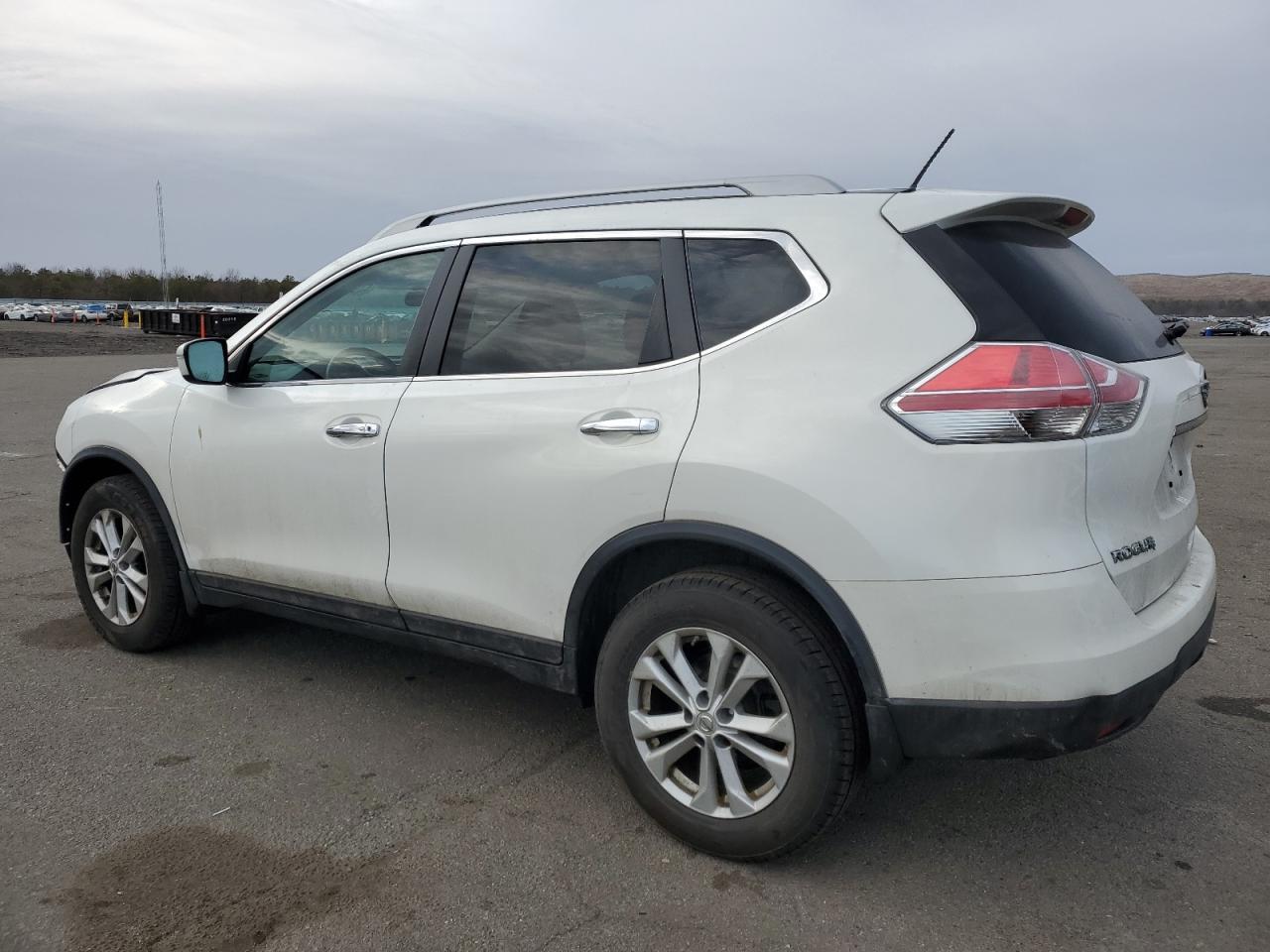 2014 Nissan Rogue - Image 2