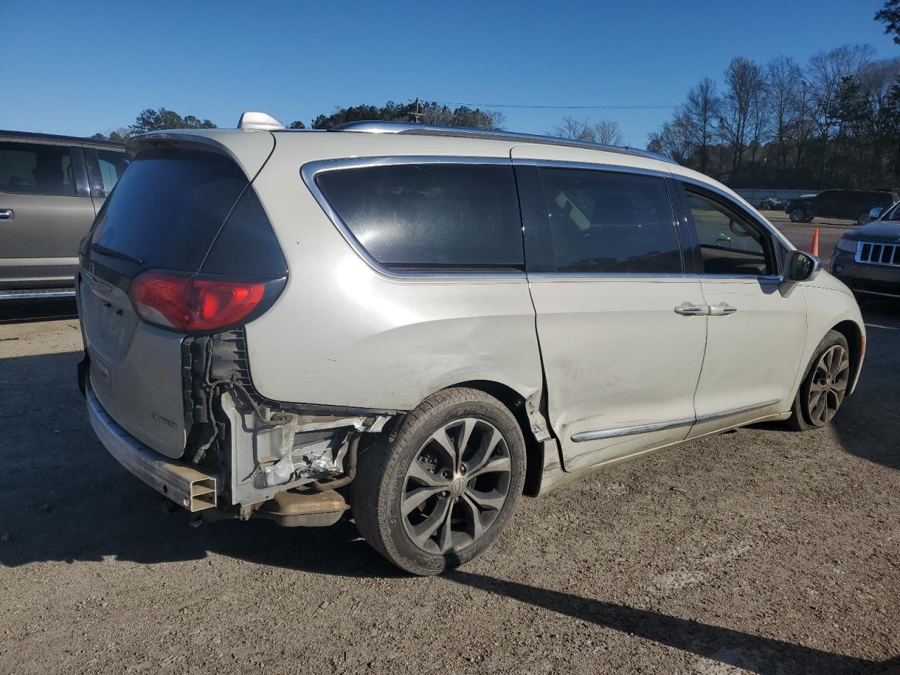 2017 Chrysler Pacifica - Image 3