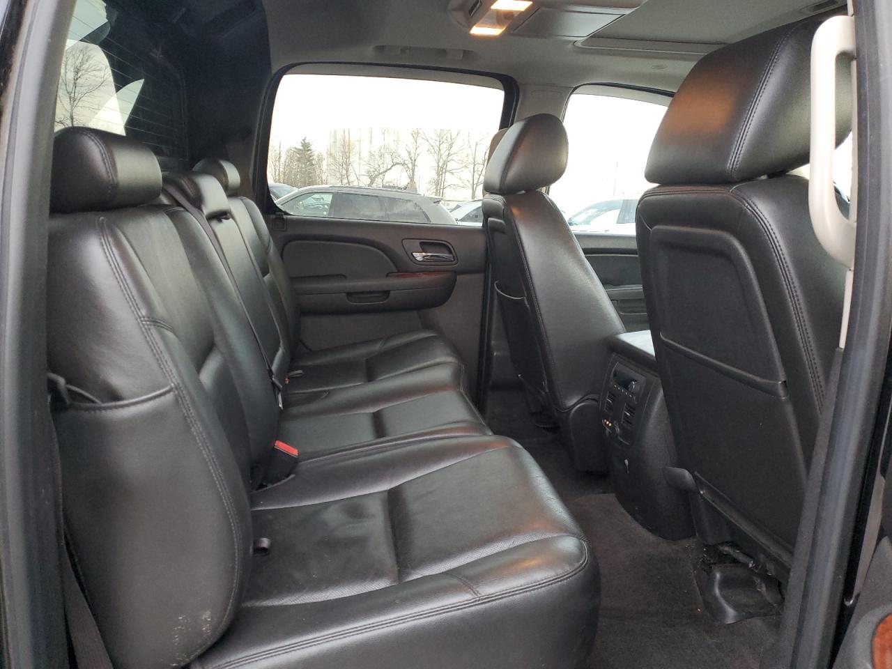 2013 Chevrolet Avalanche - Image 11
