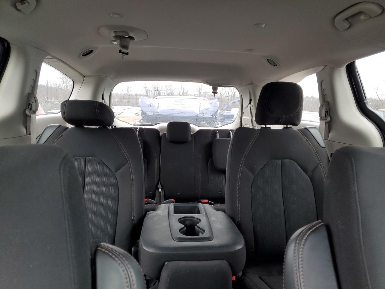 2018 Chrysler Pacifica - Image 10