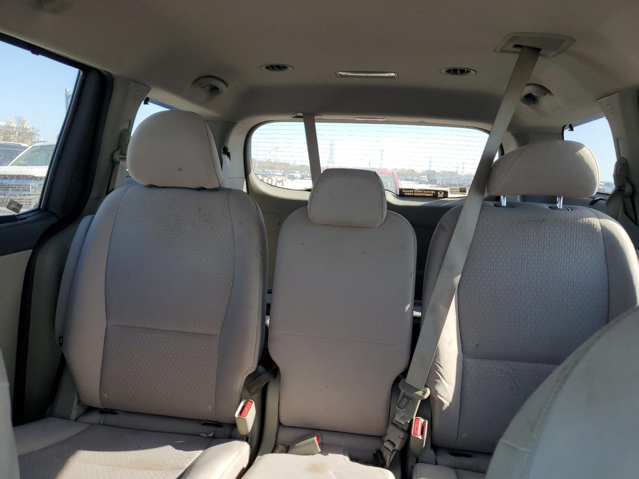 2016 Kia Sedona - Image 10