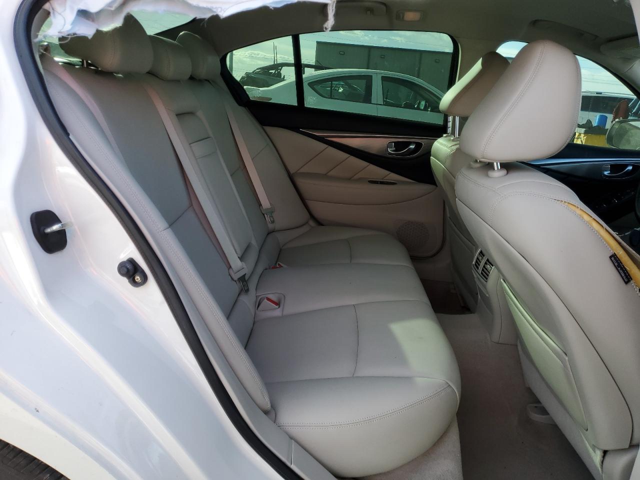 2015 Infiniti Q50 - Image 10
