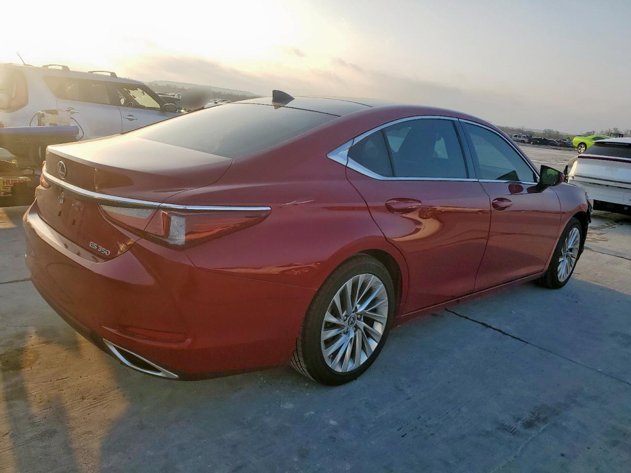 2019 Lexus ES - Image 3