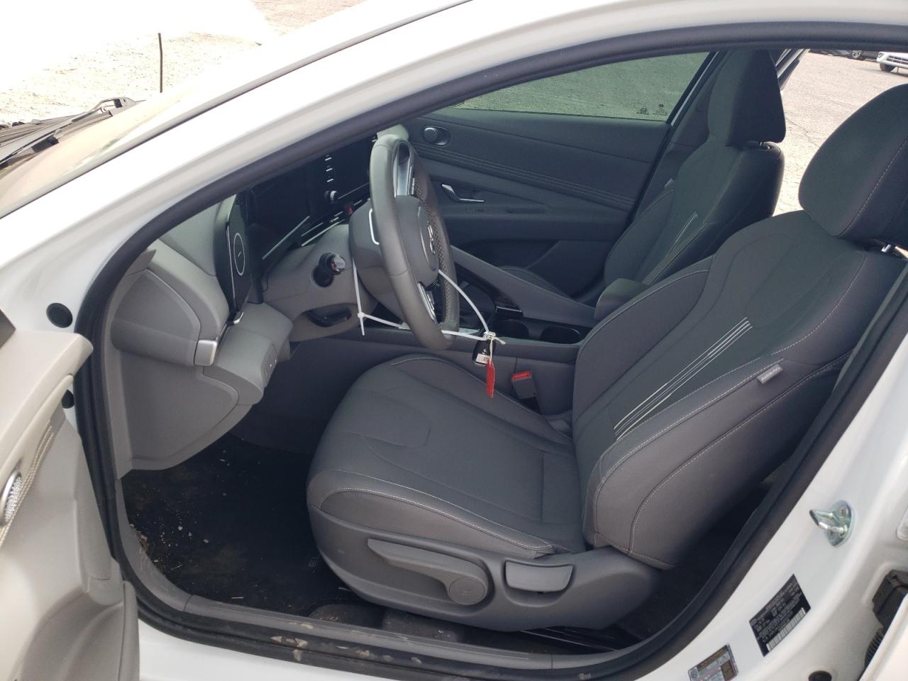 2021 Hyundai Elantra - Image 7