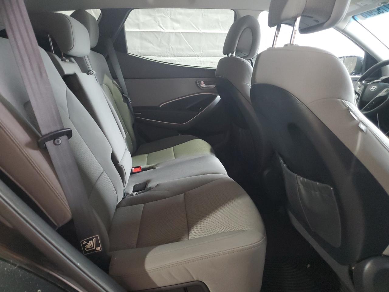 2016 Hyundai Santa Fe - Image 11