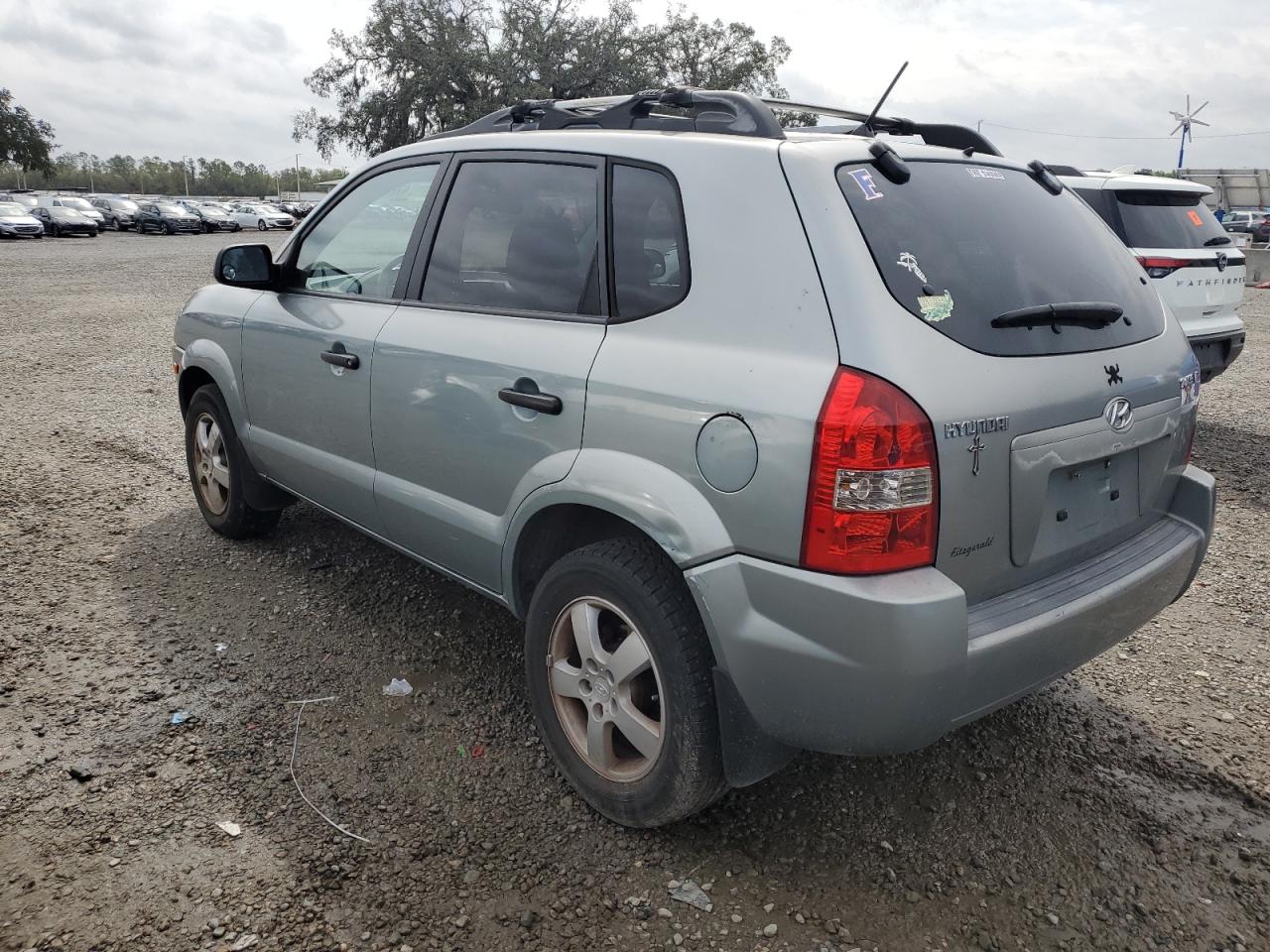 2005 Hyundai Tucson - Image 2