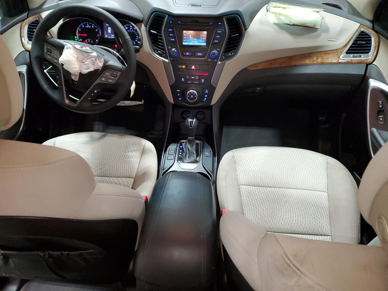 2016 Hyundai Santa Fe - Image 8