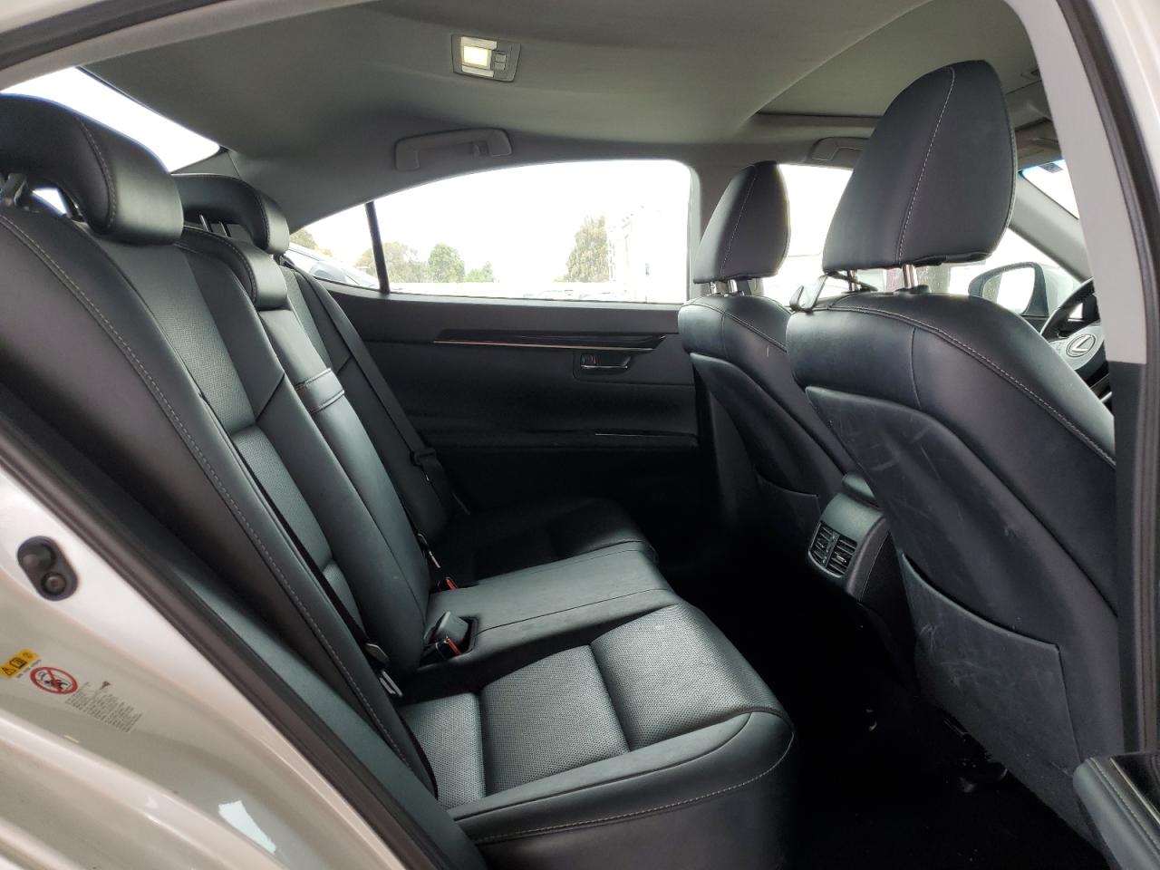 2018 Lexus ES - Image 10