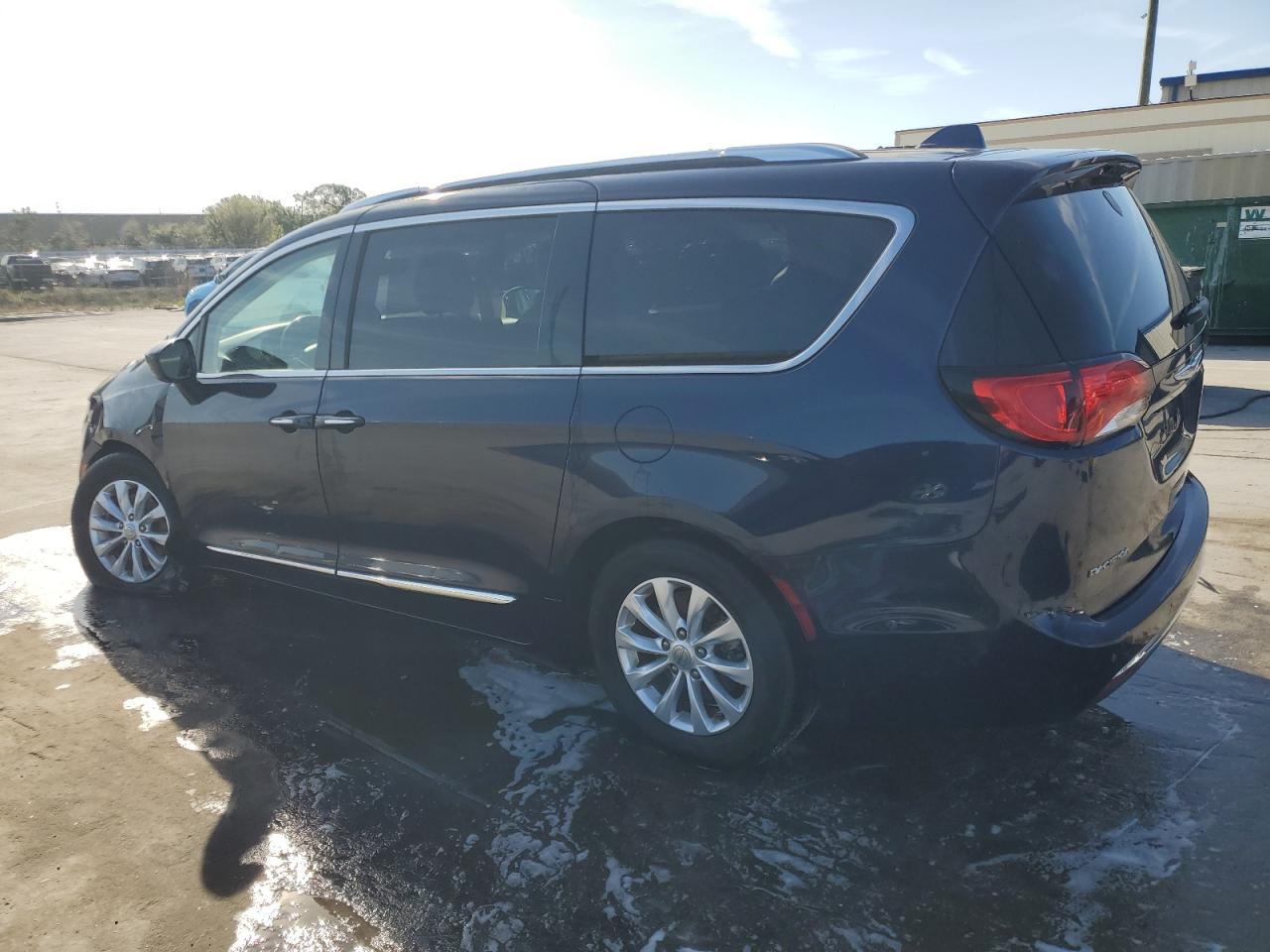 2018 Chrysler Pacifica - Image 2