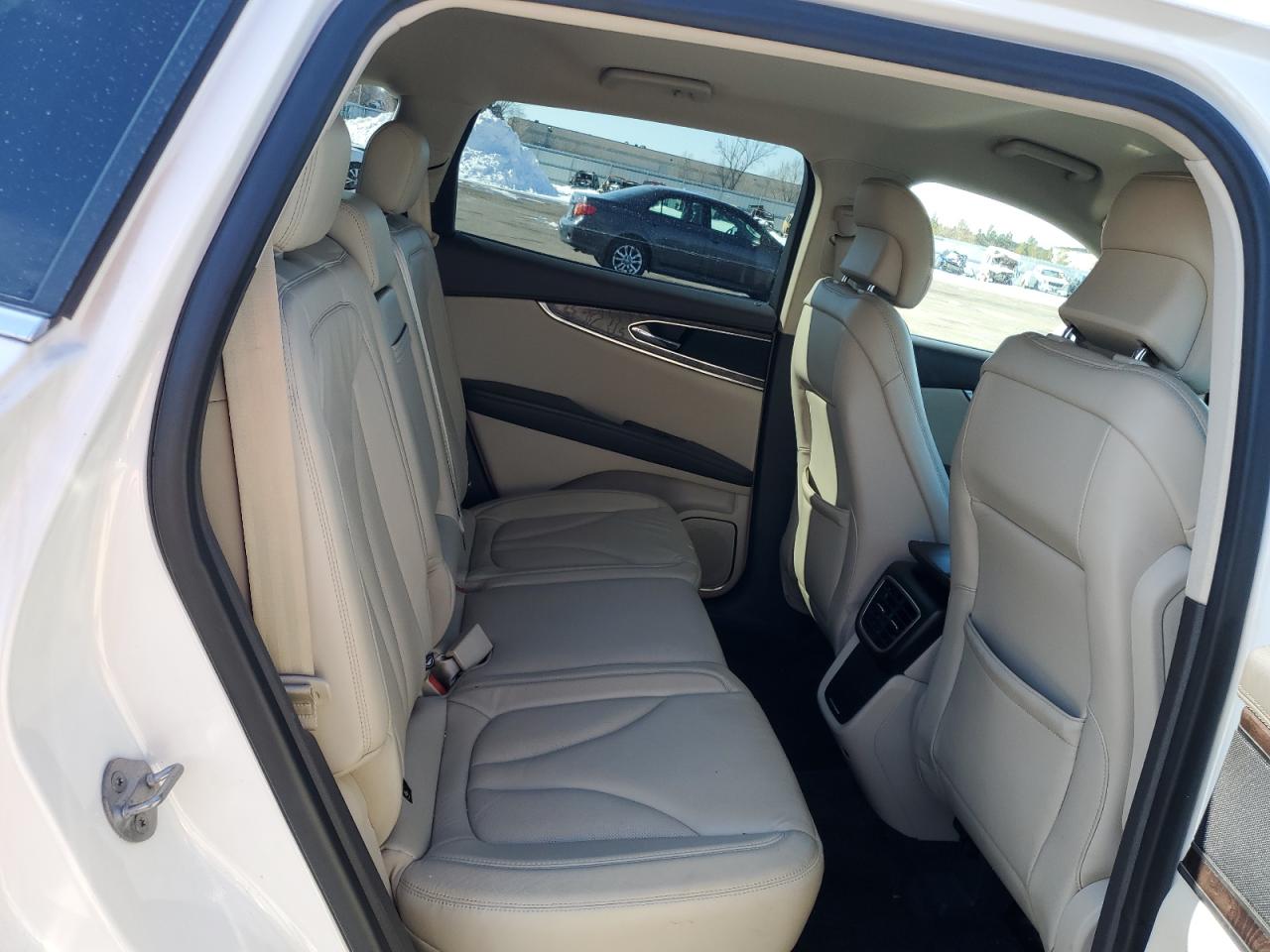 2016 Lincoln MKX - Image 11